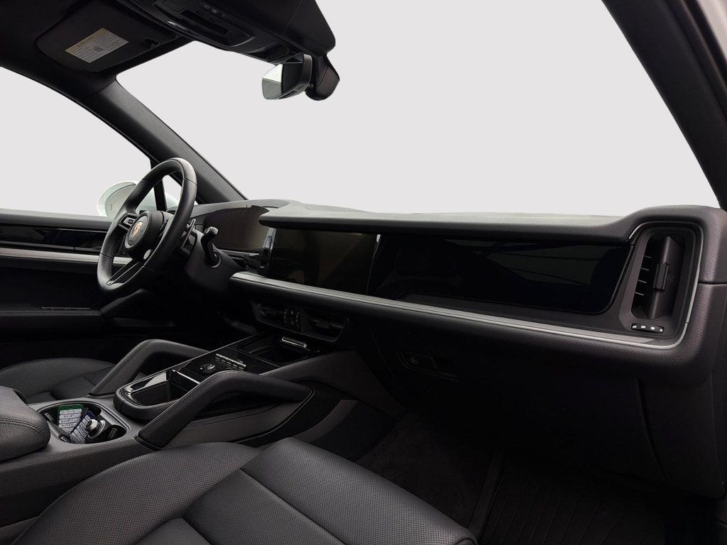 2025 Porsche Cayenne in Laval, Quebec - 21 - w1024h768px