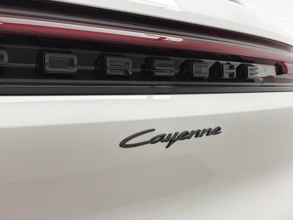2025 Porsche Cayenne in Laval, Quebec - 7 - w1024h768px
