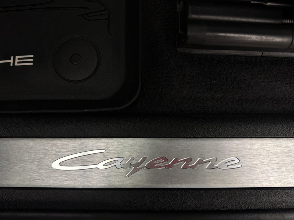2025 Porsche Cayenne in Laval, Quebec - 30 - w1024h768px