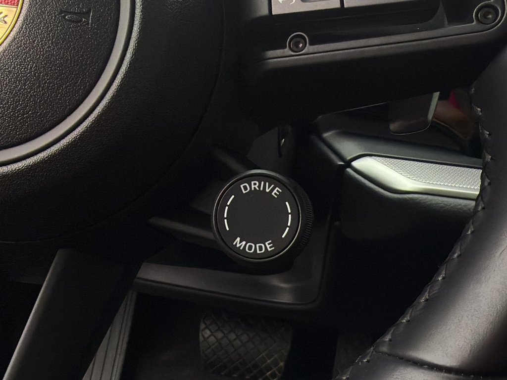 2025 Porsche Cayenne in Laval, Quebec - 16 - w1024h768px