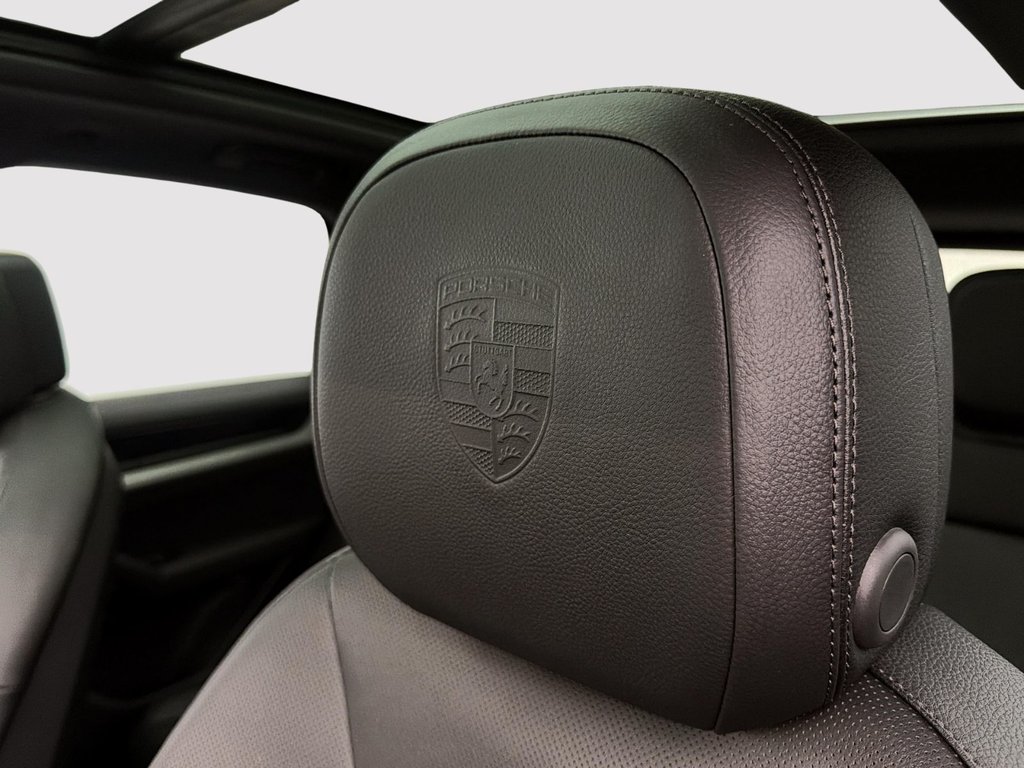 2025 Porsche Cayenne in Laval, Quebec - 23 - w1024h768px