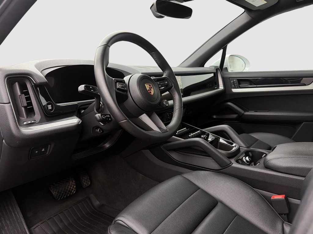 2025 Porsche Cayenne in Laval, Quebec - 12 - w1024h768px