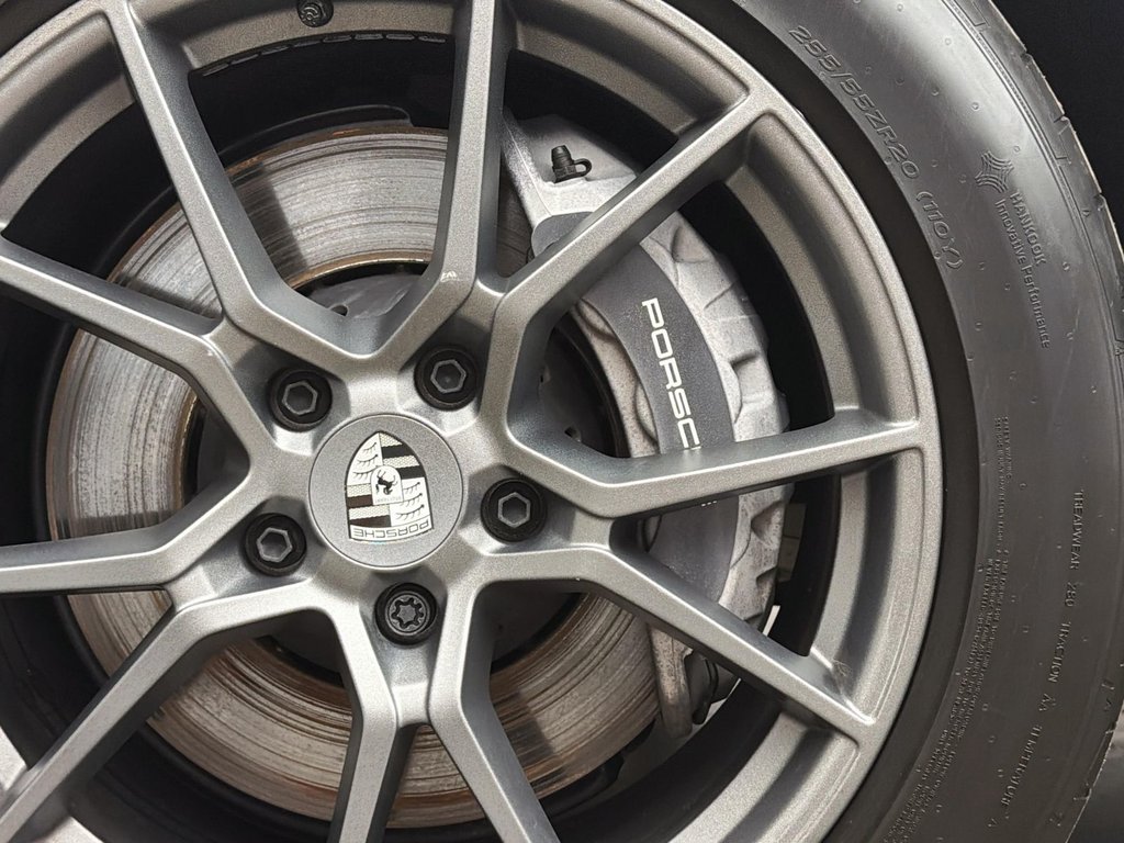 2025 Porsche Cayenne in Laval, Quebec - 11 - w1024h768px