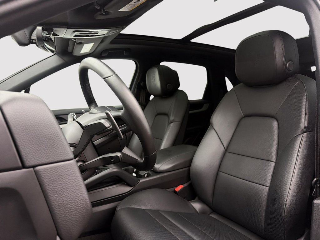 2025 Porsche Cayenne in Laval, Quebec - 13 - w1024h768px