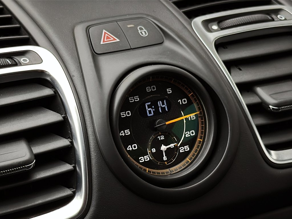 2016 Porsche Cayman GT4 manual Sport Chrono Pack in Laval, Quebec - 29 - w1024h768px