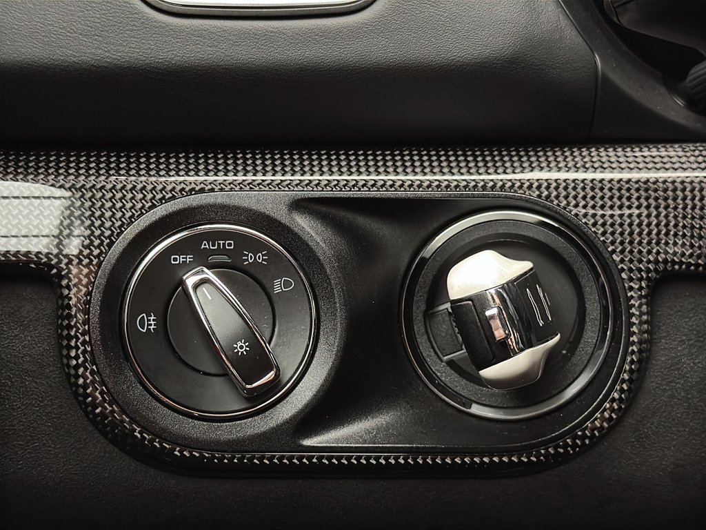 2016 Porsche Cayman GT4 manual Sport Chrono Pack in Laval, Quebec - 27 - w1024h768px