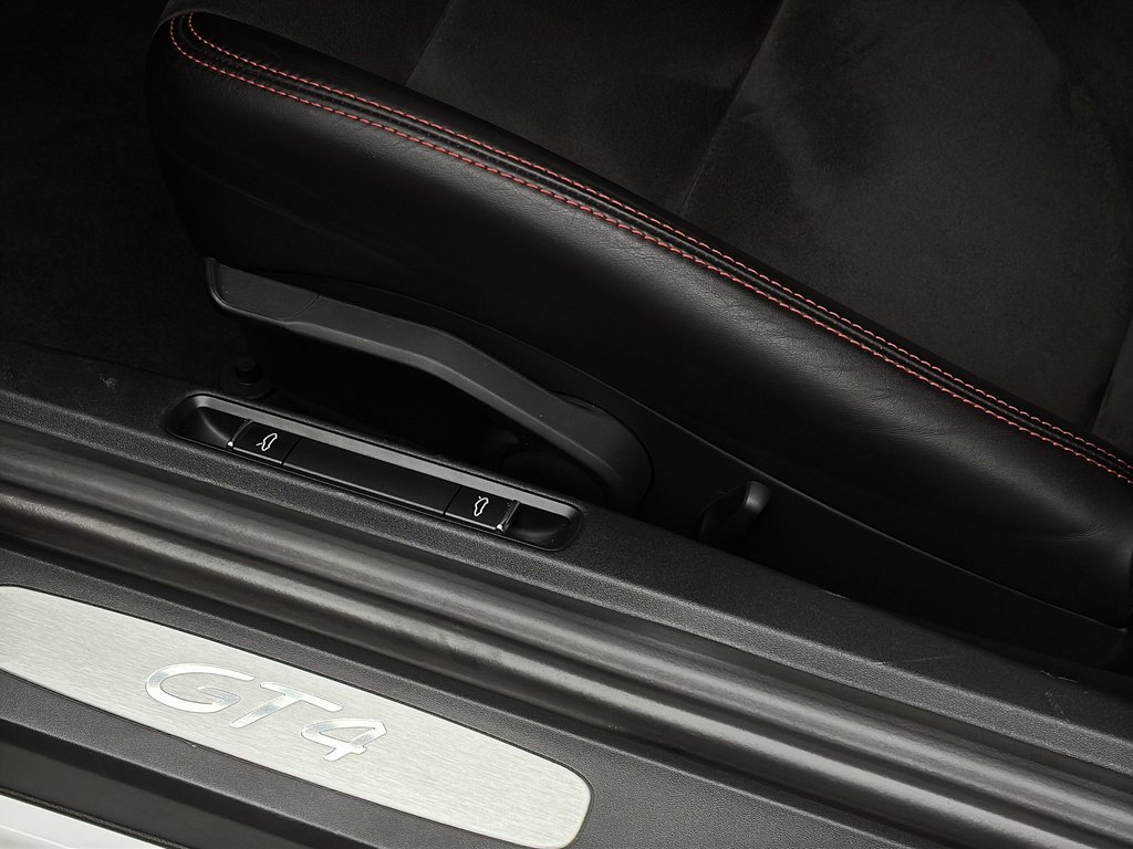 2016 Porsche Cayman GT4 manual Sport Chrono Pack in Laval, Quebec - 25 - w1024h768px