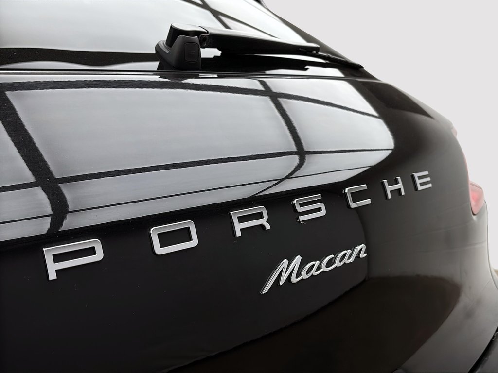 2018 Porsche Macan Premium Package Plus in Laval, Quebec - 11 - w1024h768px