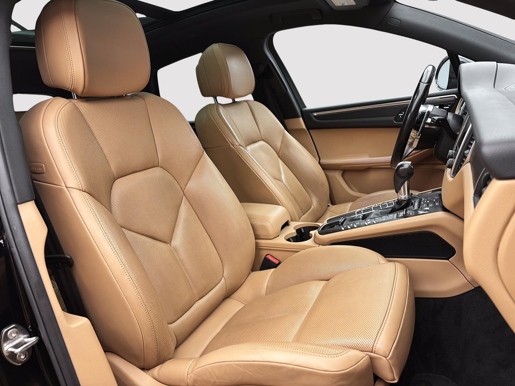 2018 Porsche Macan Premium Package Plus in Laval, Quebec - 27 - w1024h768px