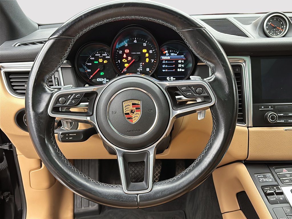 2018 Porsche Macan Premium Package Plus in Laval, Quebec - 17 - w1024h768px