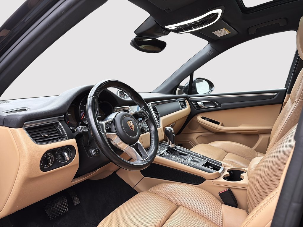 2018 Porsche Macan Premium Package Plus in Laval, Quebec - 15 - w1024h768px