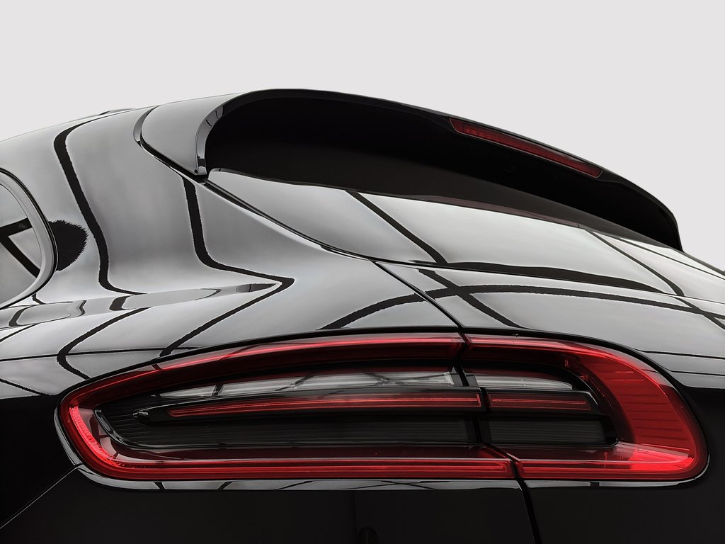 2018 Porsche Macan Premium Package Plus in Laval, Quebec - 14 - w1024h768px