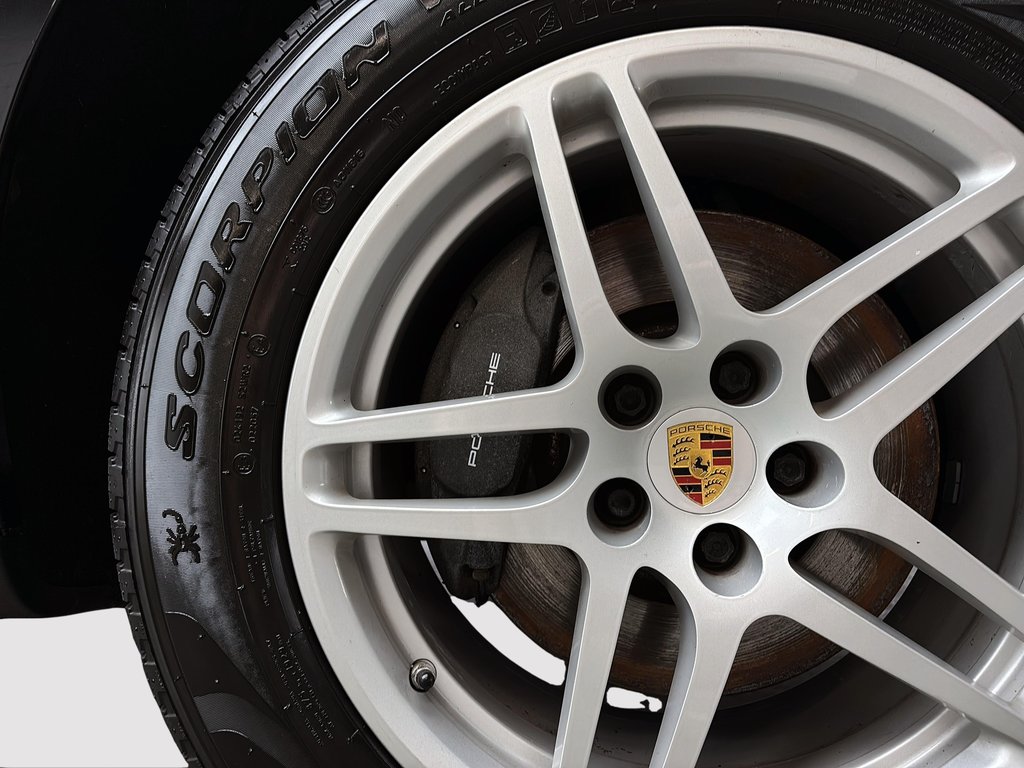 2018 Porsche Macan Premium Package Plus in Laval, Quebec - 12 - w1024h768px