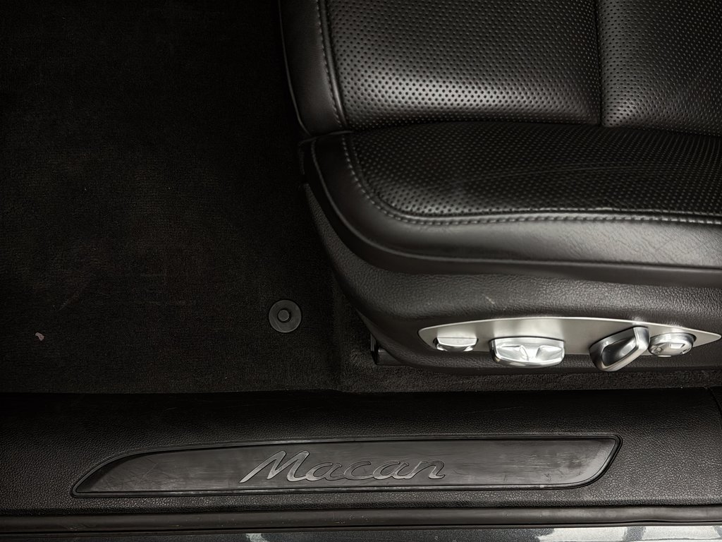 2019 Porsche Macan Premium Package Plus in Laval, Quebec - 23 - w1024h768px