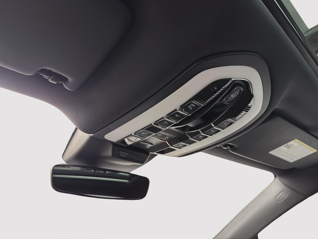2019 Porsche Macan Premium Package Plus in Laval, Quebec - 19 - w1024h768px