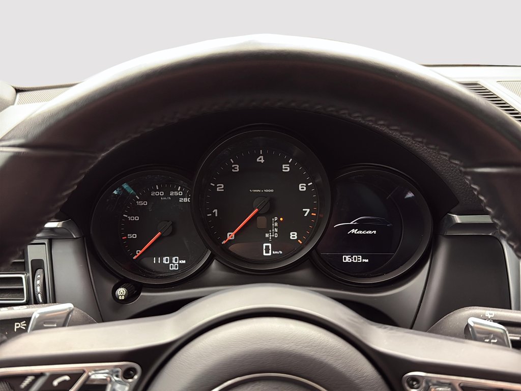 2019 Porsche Macan Premium Package Plus in Laval, Quebec - 15 - w1024h768px