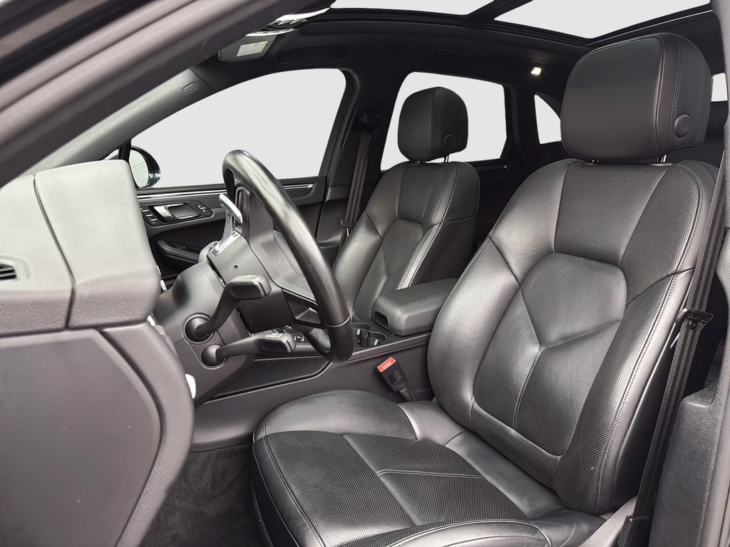 2019 Porsche Macan Premium Package Plus in Laval, Quebec - 13 - w1024h768px