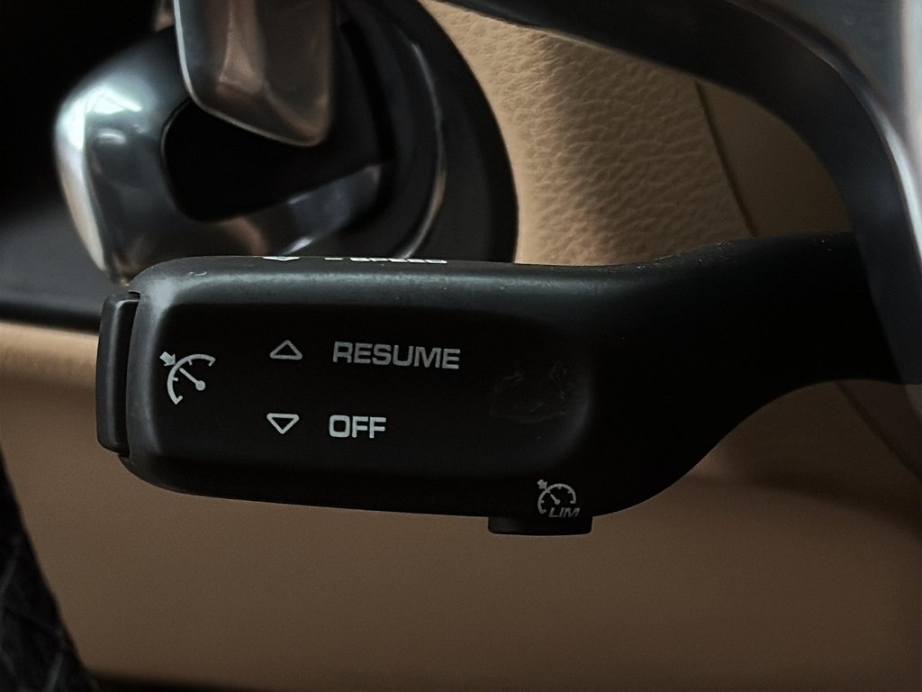 Porsche Macan Turbo Premium Package Plus 2020 à Laval, Québec - 18 - w1024h768px