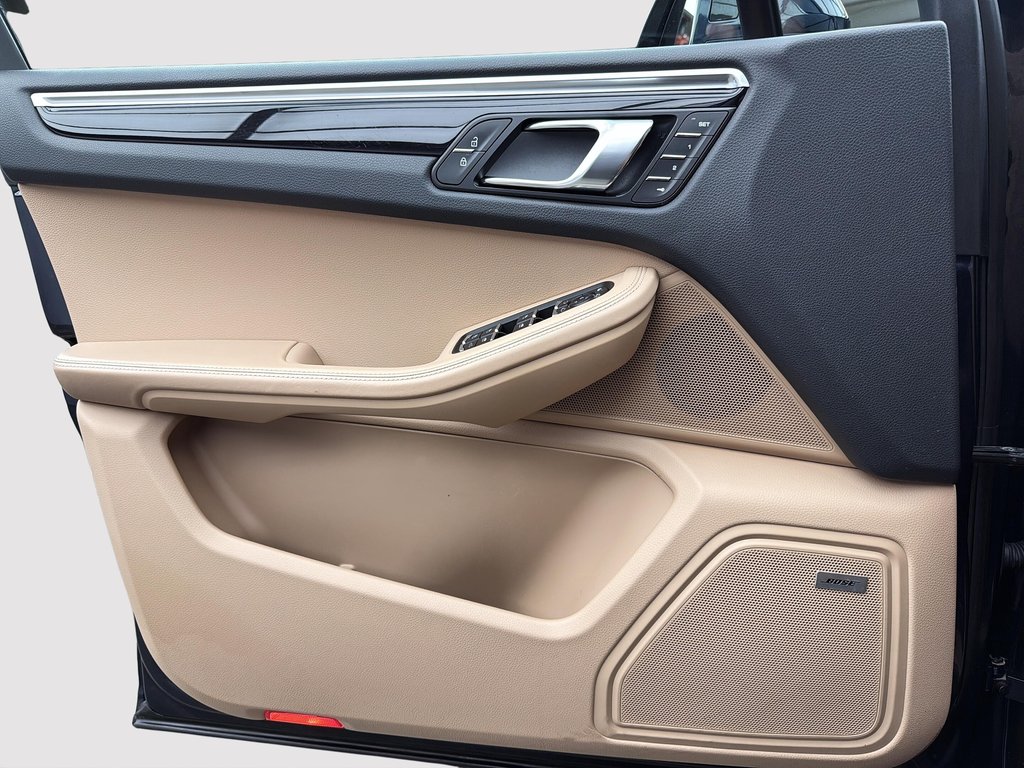 Porsche Macan Turbo Premium Package Plus 2020 à Laval, Québec - 28 - w1024h768px