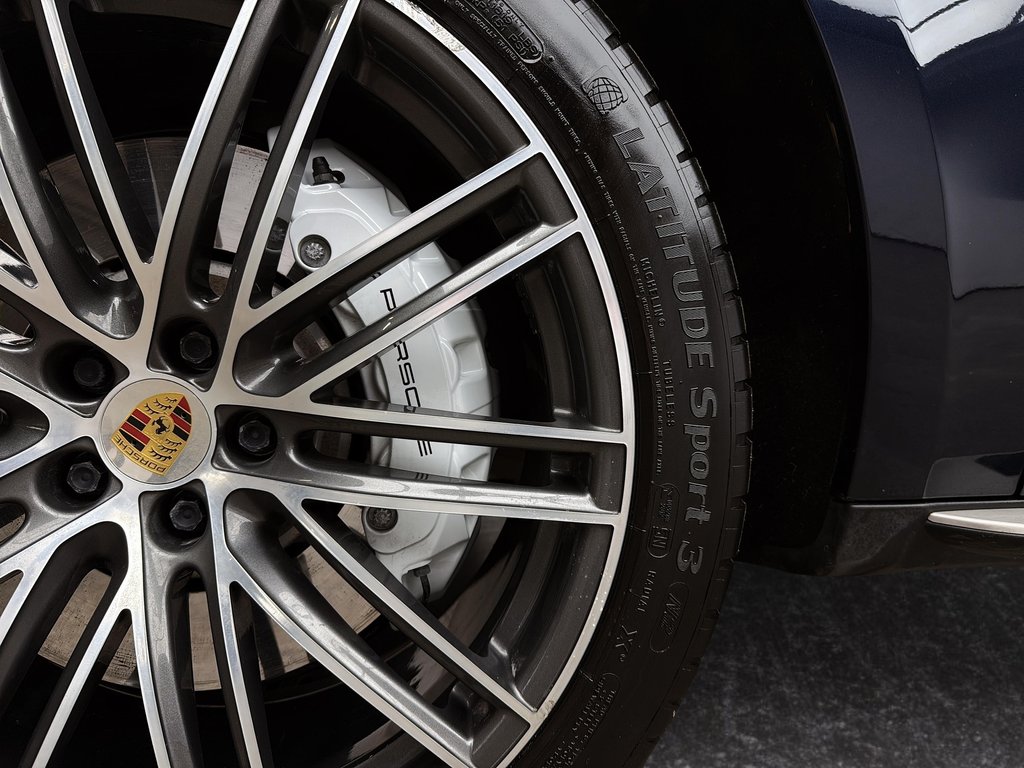 Porsche Macan Turbo Premium Package Plus 2020 à Laval, Québec - 12 - w1024h768px
