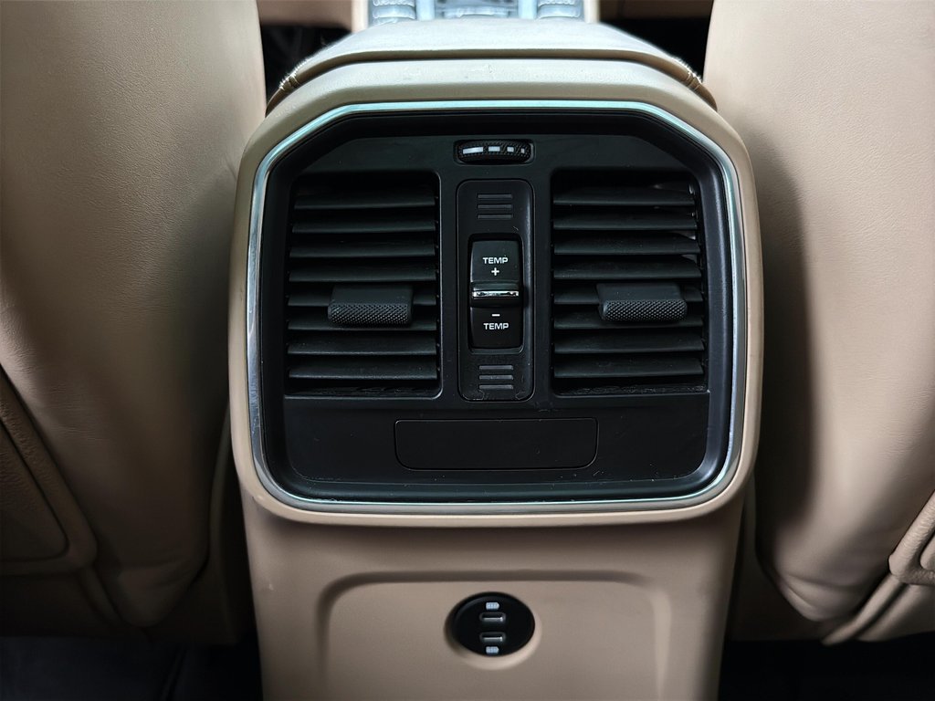 Porsche Macan Turbo Premium Package Plus 2020 à Laval, Québec - 25 - w1024h768px