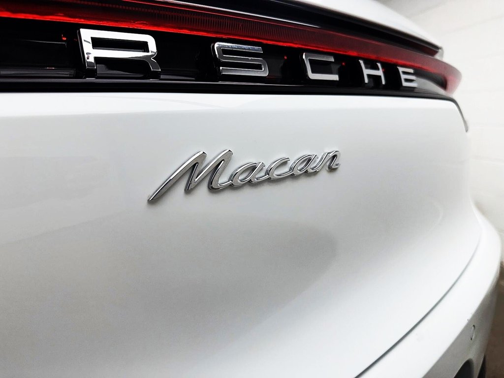 2021  Macan Premium Plus Package in Laval, Quebec - 10 - w1024h768px