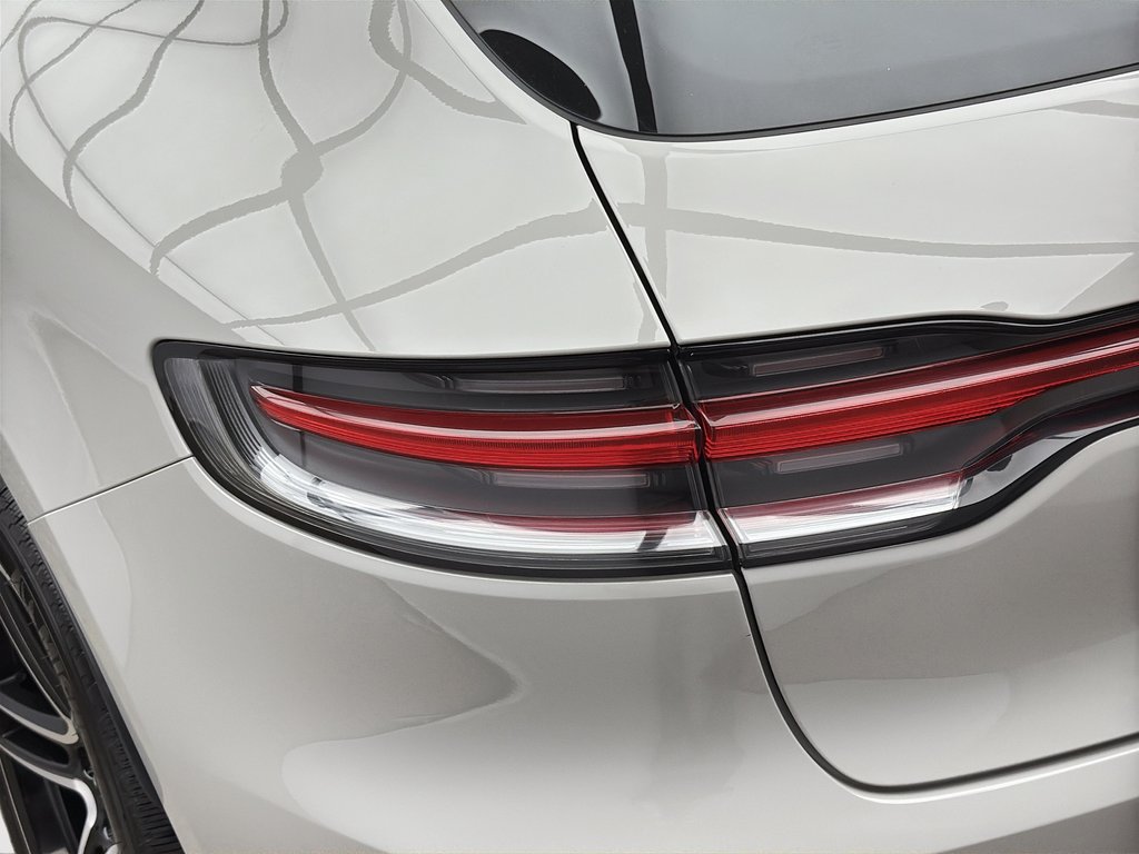 2021 Porsche Macan 20 Macan Turbo Wheels in Laval, Quebec - 12 - w1024h768px