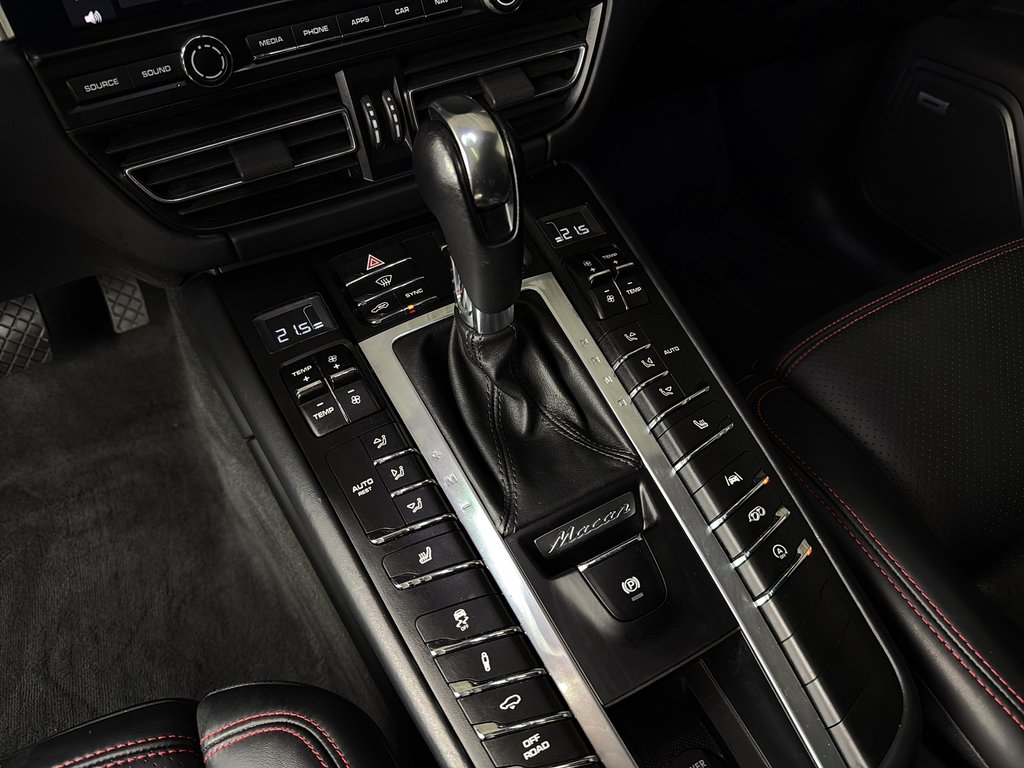 Porsche Macan GTS avec option ensemble intérieur GTS 2021 à Laval, Québec - 18 - w1024h768px