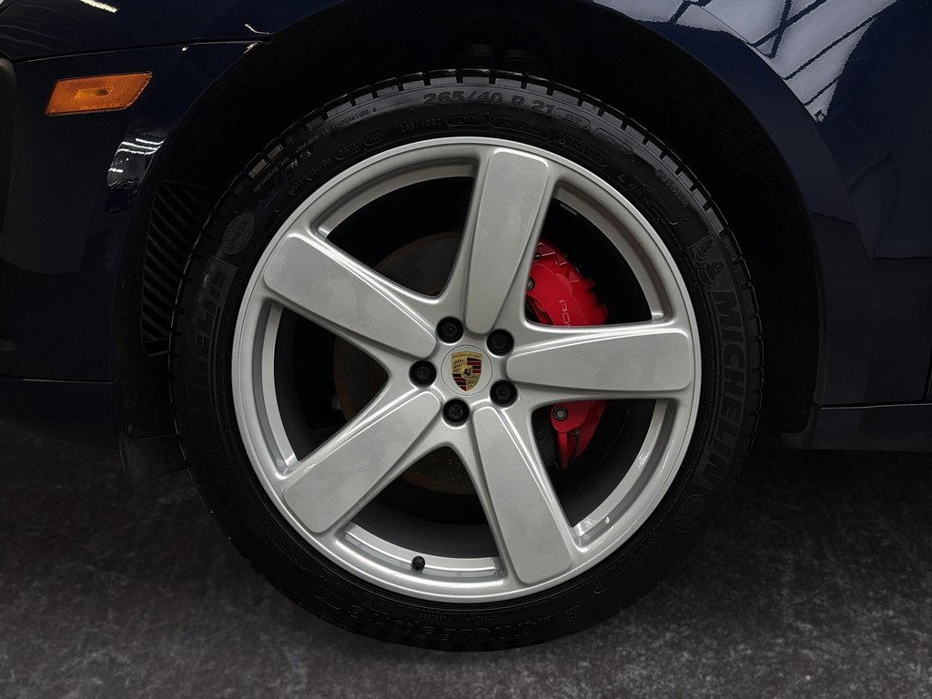 Porsche Macan GTS avec option ensemble intérieur GTS 2021 à Laval, Québec - 11 - w1024h768px