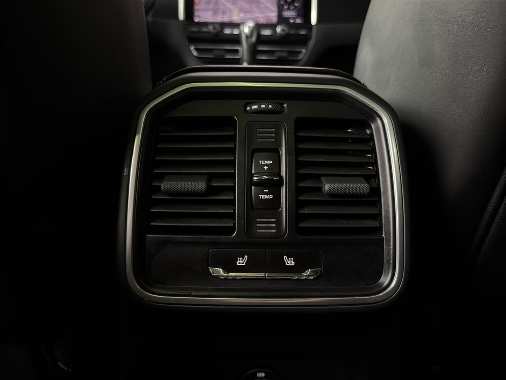 Porsche Macan GTS avec option ensemble intérieur GTS 2021 à Laval, Québec - 23 - w1024h768px