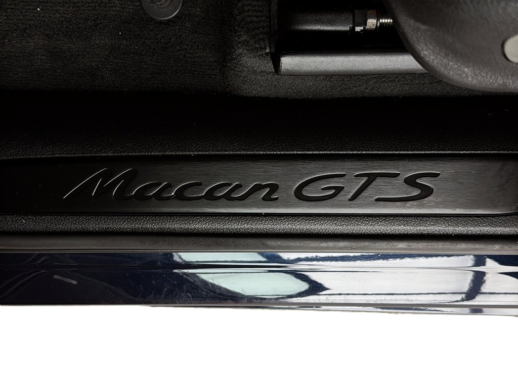 Porsche Macan GTS avec option ensemble intérieur GTS 2021 à Laval, Québec - 32 - w1024h768px