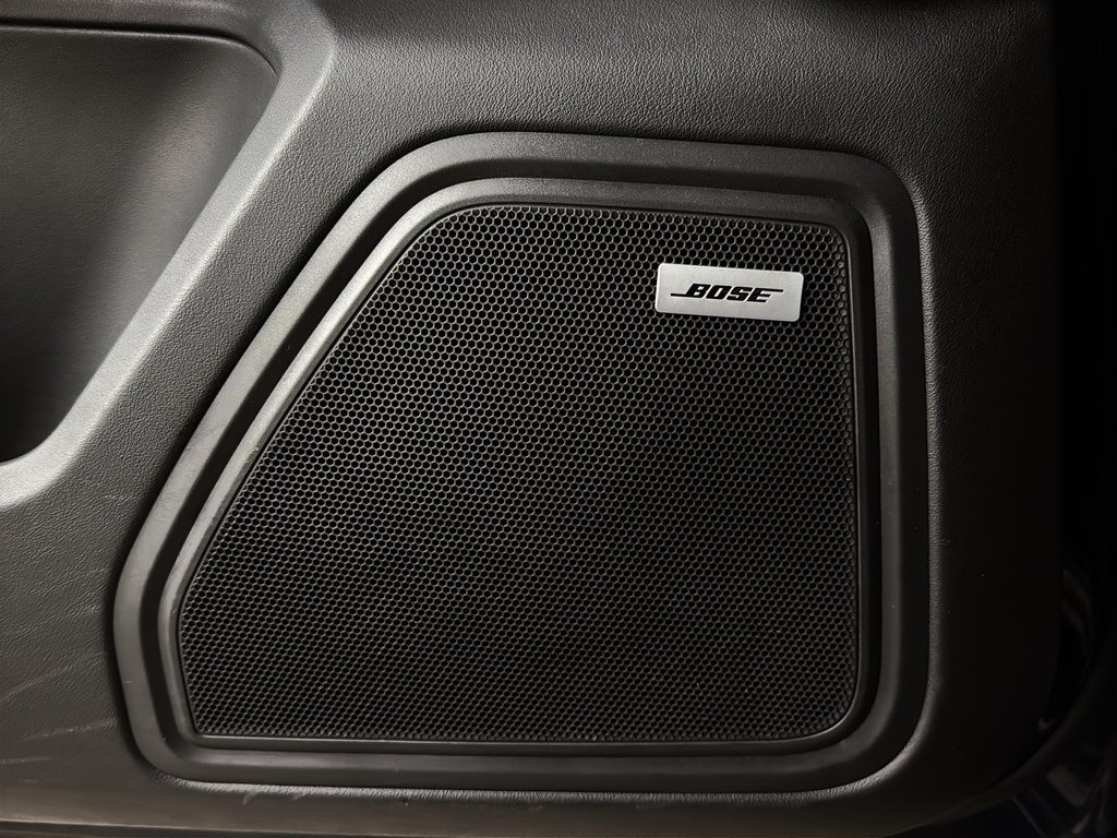 Porsche Macan GTS avec option ensemble intérieur GTS 2021 à Laval, Québec - 33 - w1024h768px