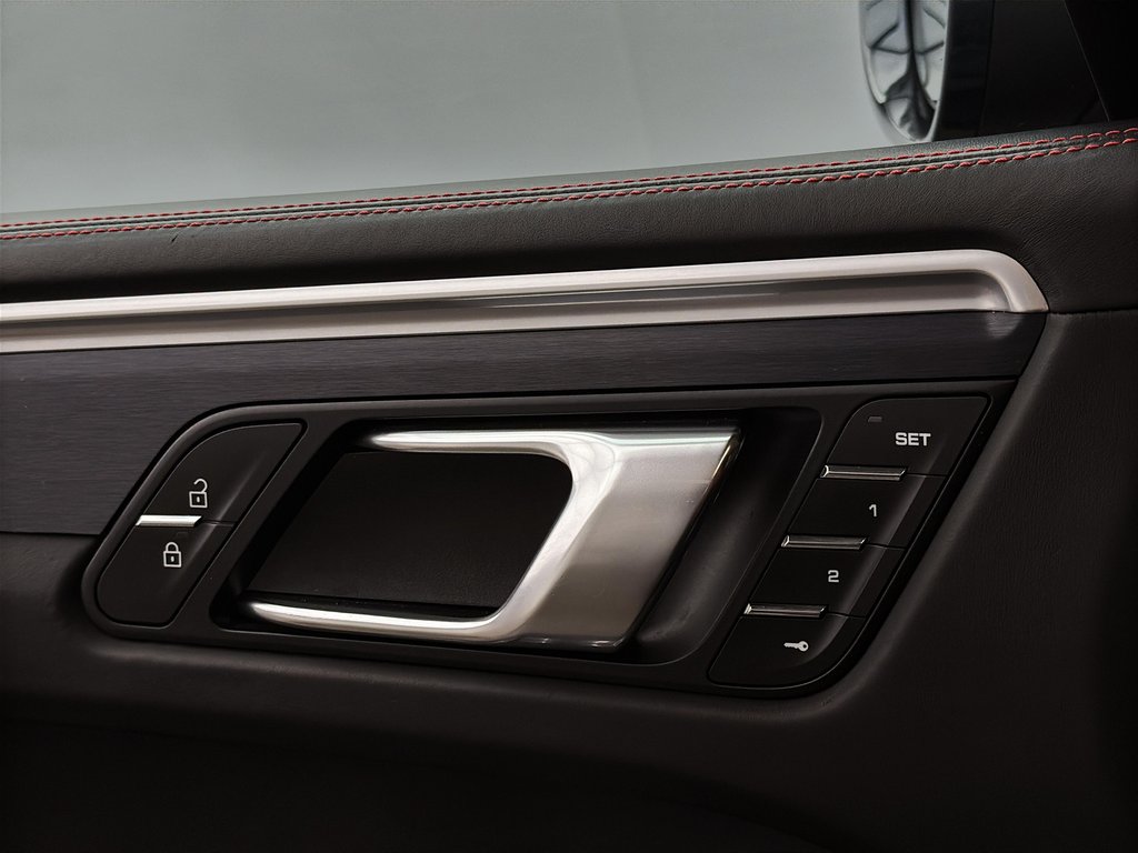 Porsche Macan GTS avec option ensemble intérieur GTS 2021 à Laval, Québec - 30 - w1024h768px