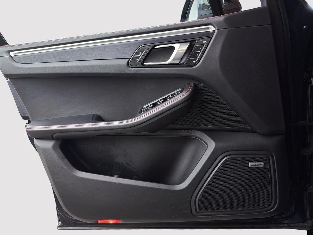 Porsche Macan GTS avec option ensemble intérieur GTS 2021 à Laval, Québec - 29 - w1024h768px