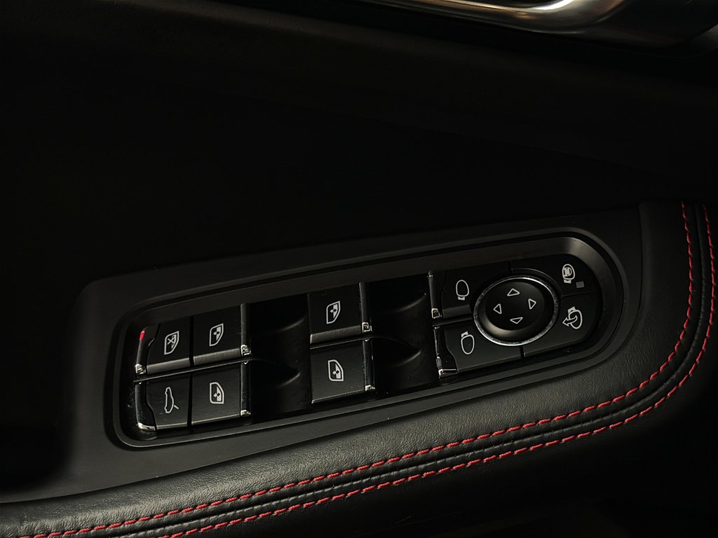 Porsche Macan GTS avec option ensemble intérieur GTS 2021 à Laval, Québec - 31 - w1024h768px