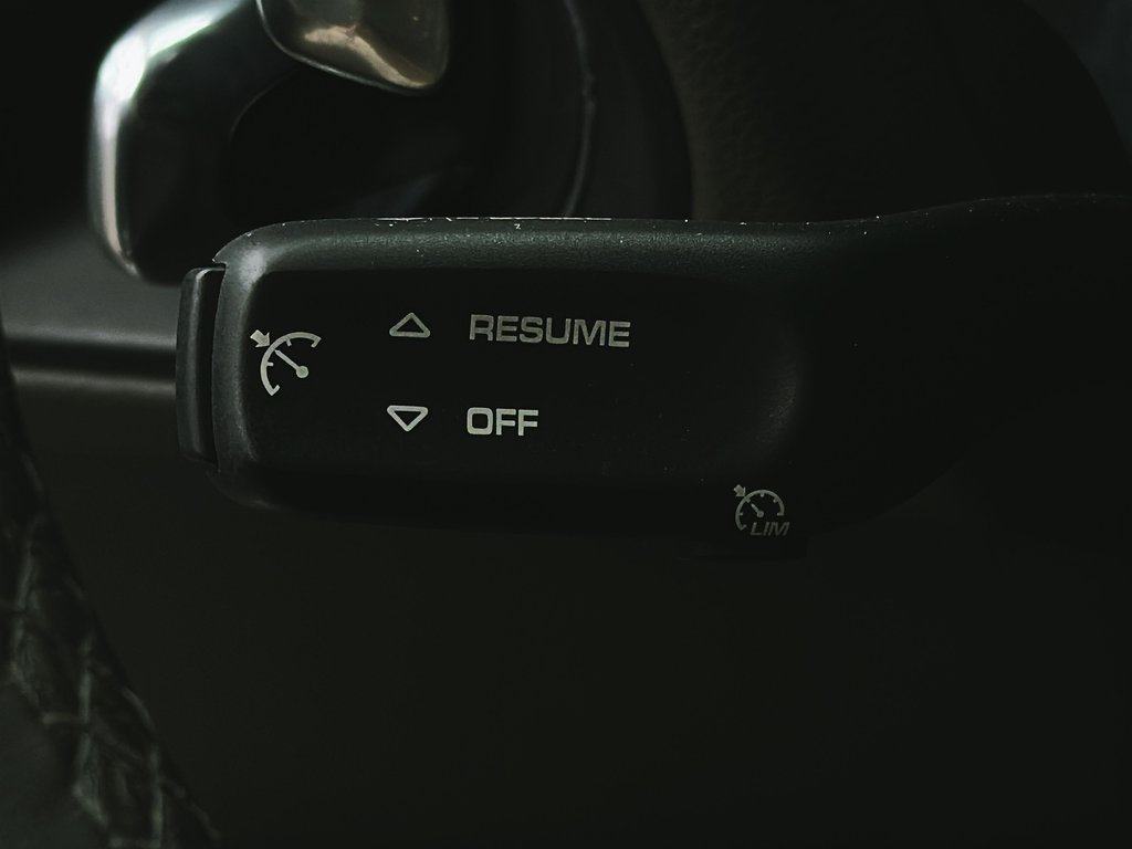 2021 Porsche Macan S V6 Premium Plus Package in Laval, Quebec - 17 - w1024h768px