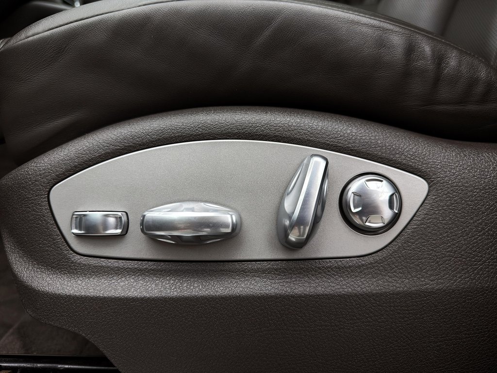 2021 Porsche Macan S V6 Premium Plus Package in Laval, Quebec - 27 - w1024h768px