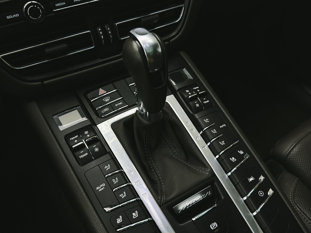 2021 Porsche Macan S V6 Premium Plus Package in Laval, Quebec - 20 - w1024h768px