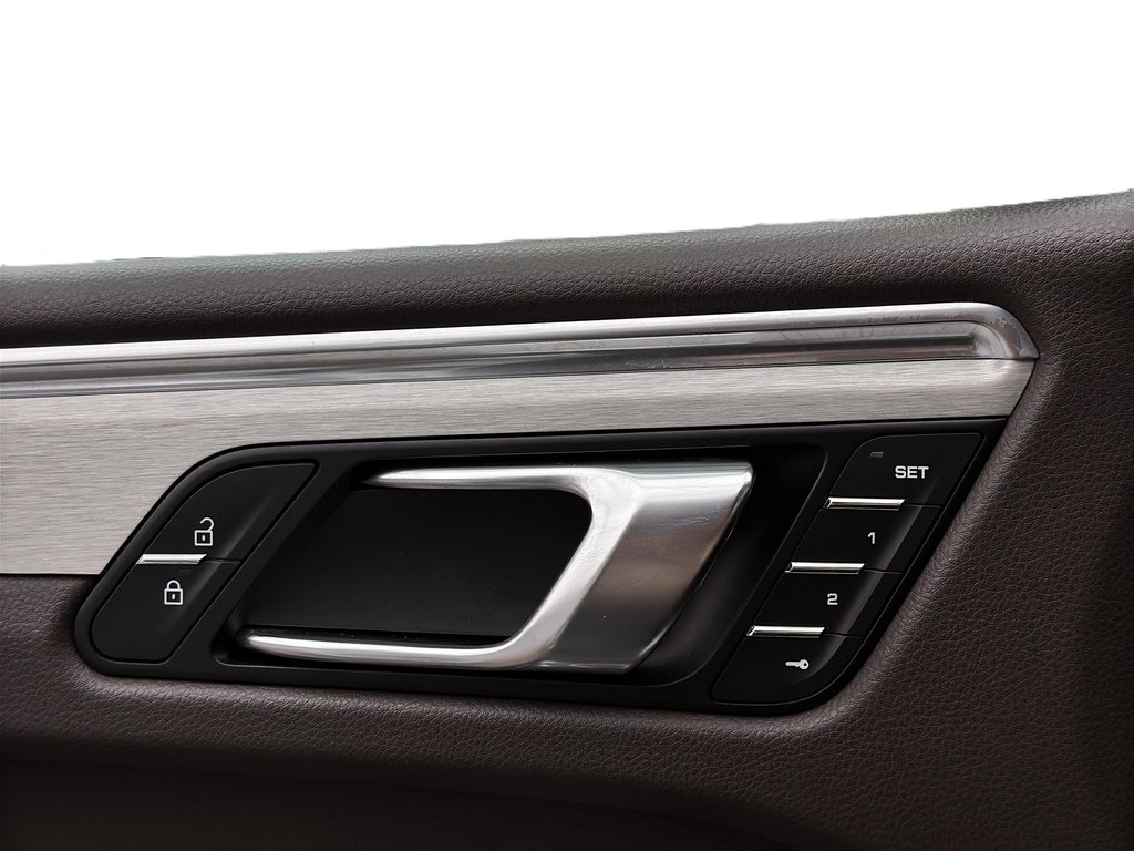 2021 Porsche Macan S V6 Premium Plus Package in Laval, Quebec - 29 - w1024h768px