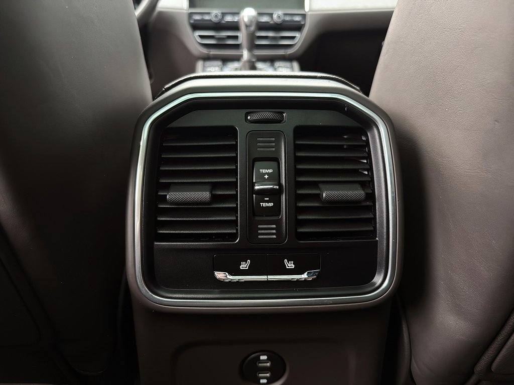 2021 Porsche Macan S V6 Premium Plus Package in Laval, Quebec - 25 - w1024h768px