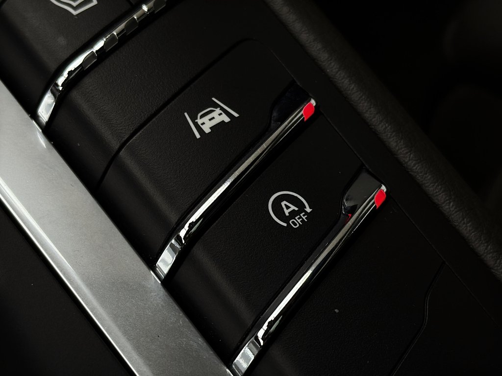 2021 Porsche Macan S V6 Premium Plus Package in Laval, Quebec - 21 - w1024h768px