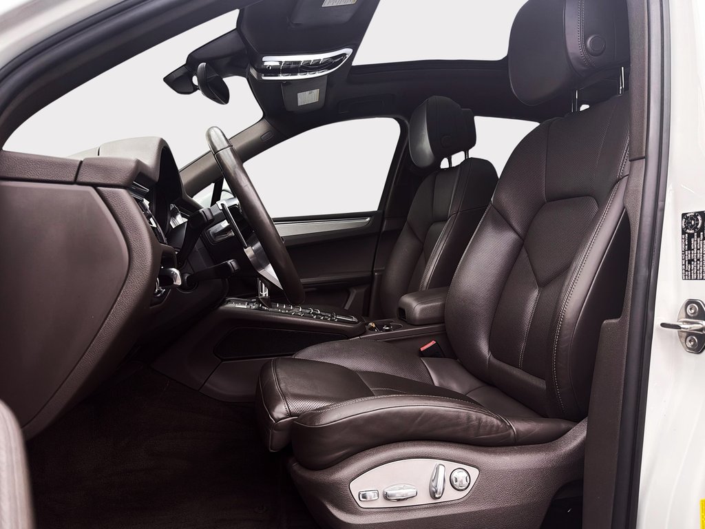 2021 Porsche Macan S V6 Premium Plus Package in Laval, Quebec - 14 - w1024h768px