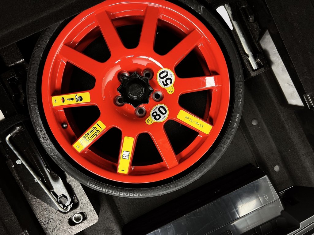 Porsche Macan Premium Package Plus 2022 à Laval, Québec - 33 - w1024h768px