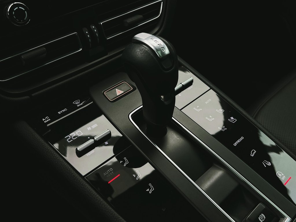 Porsche Macan Premium Package Plus 2022 à Laval, Québec - 19 - w1024h768px