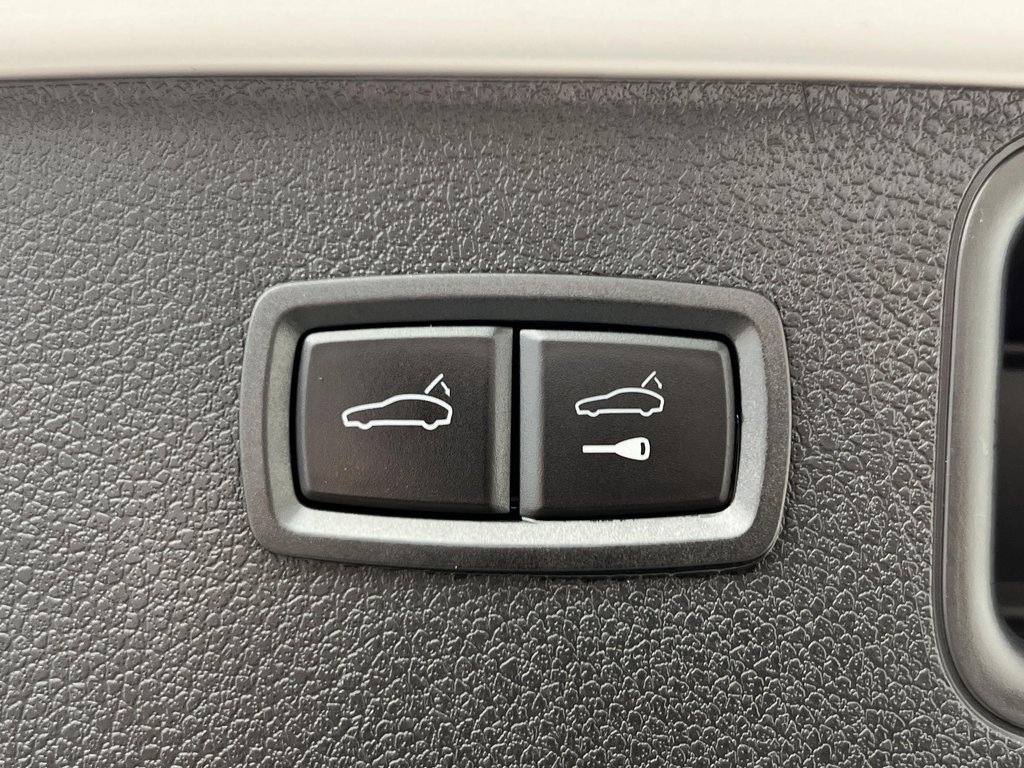 Porsche Macan Premium Package Plus 2022 à Laval, Québec - 34 - w1024h768px