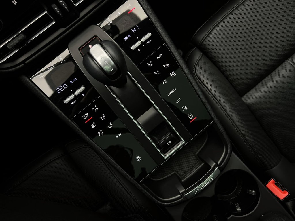 Porsche Macan Premium Package Plus 2022 à Laval, Québec - 30 - w1024h768px