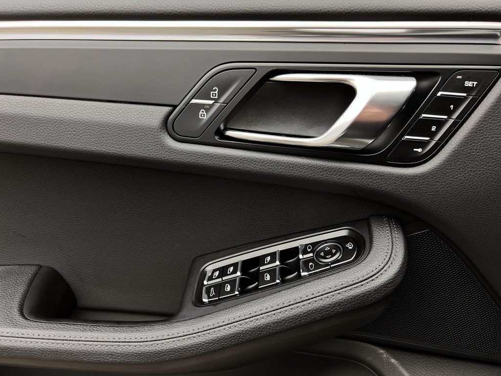 Porsche Macan Premium Package Plus 2022 à Laval, Québec - 25 - w1024h768px