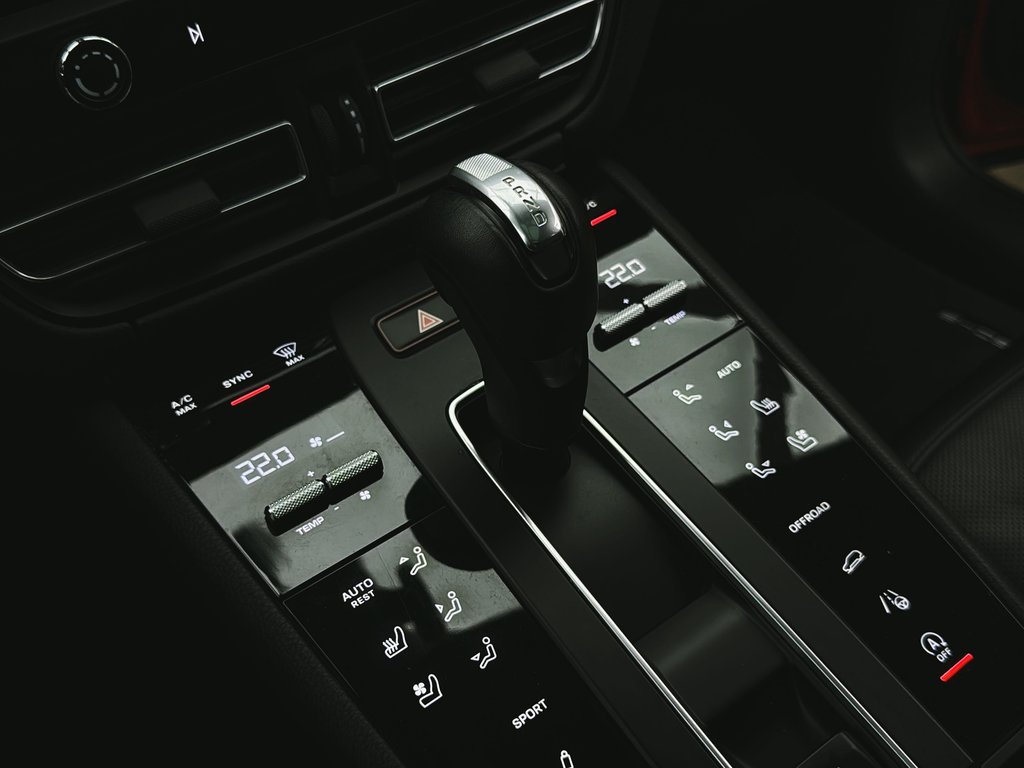 2022 Porsche Macan S V6 375HP Premium Package Plus in Laval, Quebec - 18 - w1024h768px