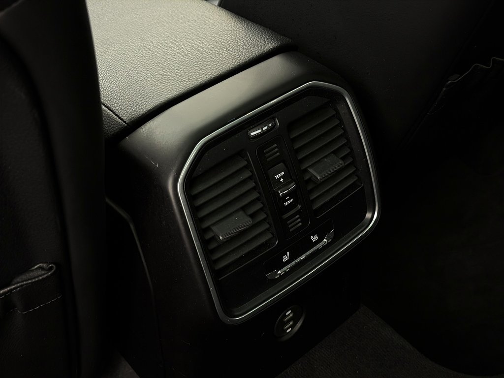 2022 Porsche Macan S V6 375HP Premium Package Plus in Laval, Quebec - 30 - w1024h768px