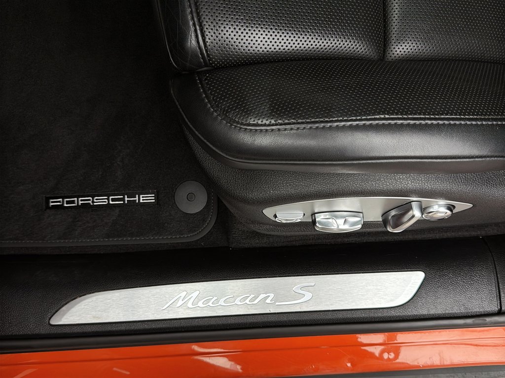 2022 Porsche Macan S V6 375HP Premium Package Plus in Laval, Quebec - 25 - w1024h768px